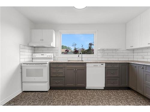 618 Lincoln Street, Welland, ON - Indoor Photo Showing Kitchen