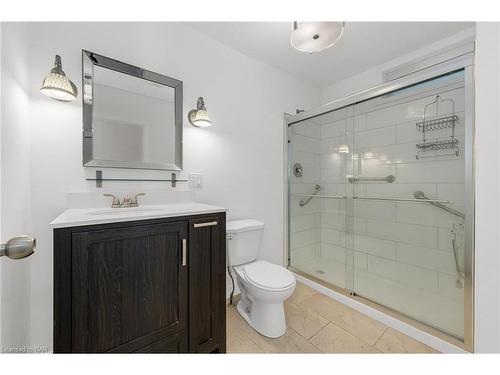 618 Lincoln Street, Welland, ON - Indoor Photo Showing Bathroom