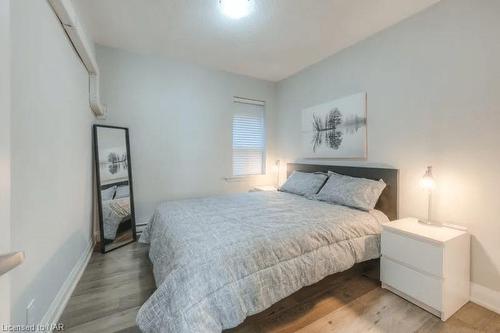 4-81 Gibson Avenue, Hamilton, ON - Indoor Photo Showing Bedroom