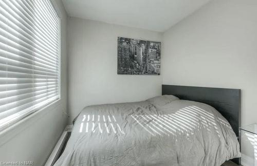 4-81 Gibson Avenue, Hamilton, ON - Indoor Photo Showing Bedroom