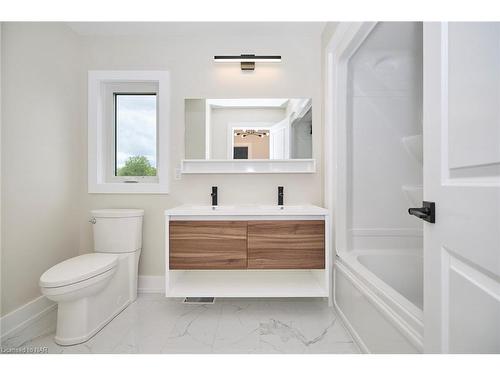 3739 Dominion Road, Ridgeway, ON - Indoor Photo Showing Bathroom