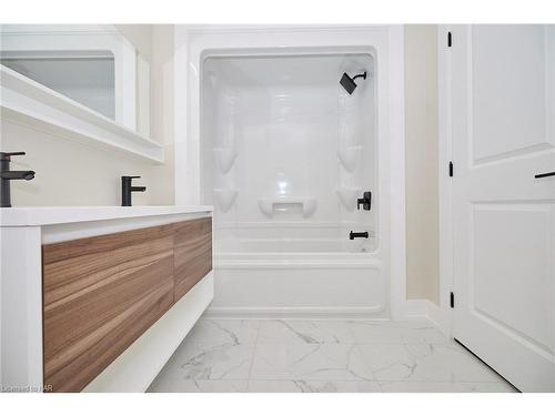 3739 Dominion Road, Ridgeway, ON - Indoor Photo Showing Bathroom