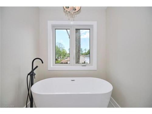 3739 Dominion Road, Ridgeway, ON - Indoor Photo Showing Bathroom