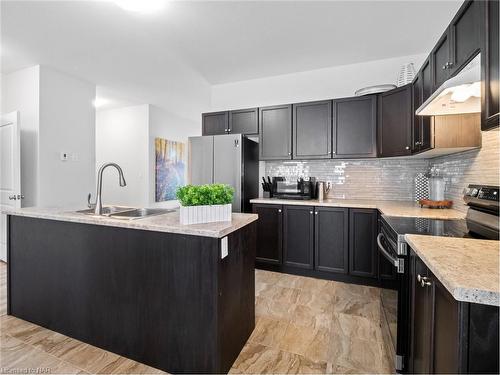 412 Hummel Crescent, Fort Erie, ON - Indoor Photo Showing Kitchen With Upgraded Kitchen