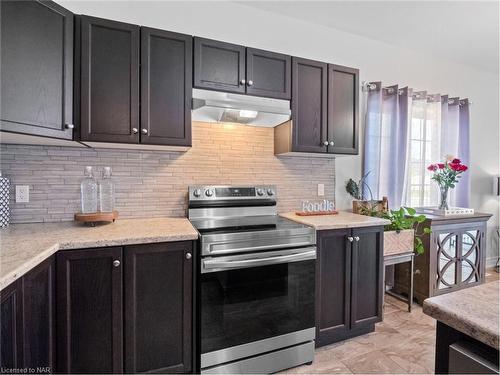 412 Hummel Crescent, Fort Erie, ON - Indoor Photo Showing Kitchen