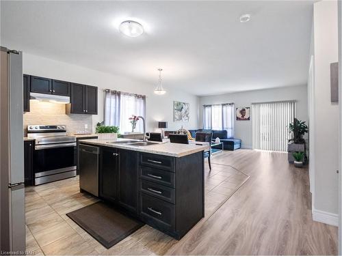 412 Hummel Crescent, Fort Erie, ON - Indoor Photo Showing Kitchen With Double Sink