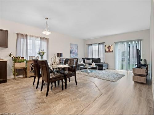 412 Hummel Crescent, Fort Erie, ON - Indoor Photo Showing Dining Room