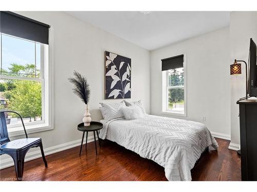 210-3710 Main Street, Niagara Falls, ON - Indoor Photo Showing Bedroom