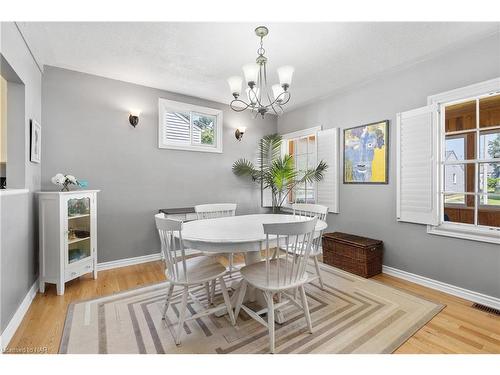 6326 Skinner Street, Niagara Falls, ON - Indoor Photo Showing Dining Room