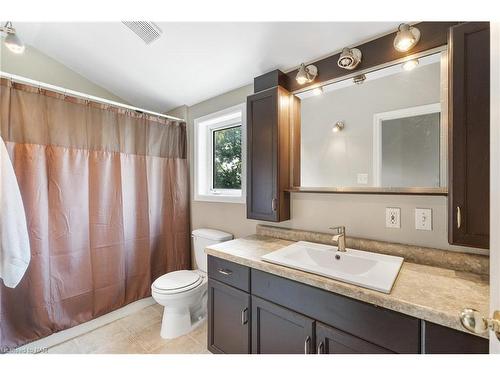 6326 Skinner Street, Niagara Falls, ON - Indoor Photo Showing Bathroom