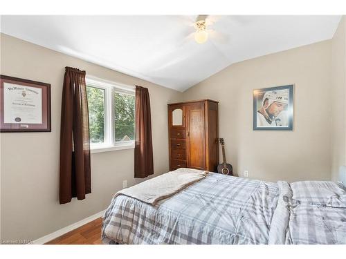 6326 Skinner Street, Niagara Falls, ON - Indoor Photo Showing Bedroom