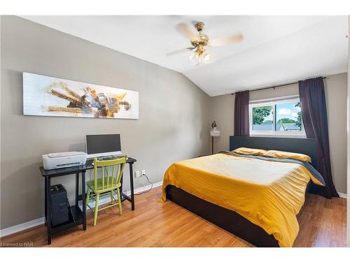 6326 Skinner Street, Niagara Falls, ON - Indoor Photo Showing Bedroom