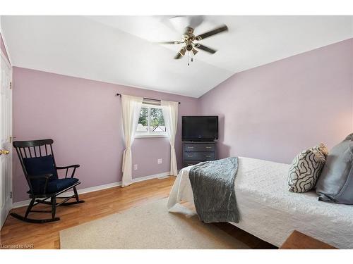 6326 Skinner Street, Niagara Falls, ON - Indoor Photo Showing Bedroom