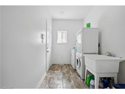 4432 Cinnamon Grove, Niagara Falls, ON - Indoor Photo Showing Laundry Room