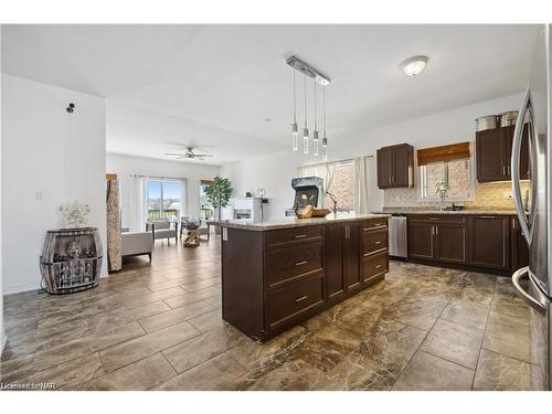 4432 Cinnamon Grove, Niagara Falls, ON - Indoor Photo Showing Kitchen With Upgraded Kitchen