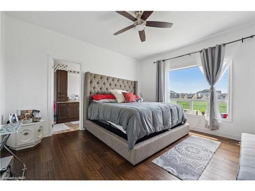 4432 Cinnamon Grove, Niagara Falls, ON - Indoor Photo Showing Bedroom