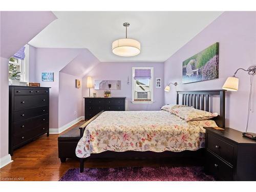 161 Wilton Avenue, Welland, ON - Indoor Photo Showing Bedroom