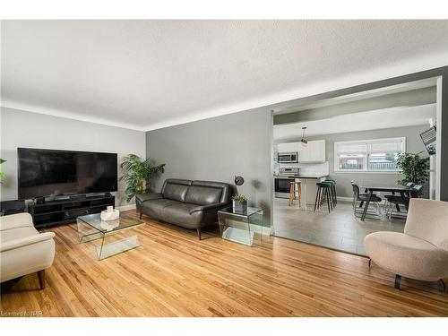 23 Frederick Street, St. Catharines, ON - Indoor Photo Showing Living Room