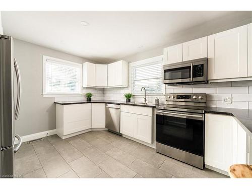 23 Frederick Street, St. Catharines, ON - Indoor Photo Showing Kitchen