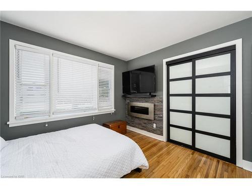 23 Frederick Street, St. Catharines, ON - Indoor Photo Showing Bedroom