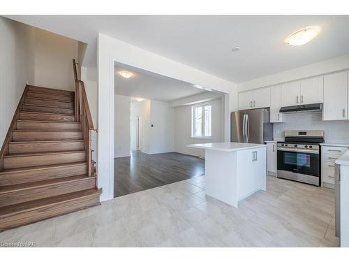 20 Brighton Lane, Thorold, ON - Indoor Photo Showing Kitchen With Stainless Steel Kitchen