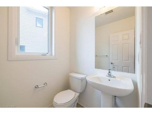 20 Brighton Lane, Thorold, ON - Indoor Photo Showing Bathroom