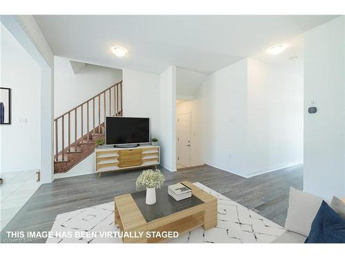 20 Brighton Lane, Thorold, ON - Indoor Photo Showing Living Room