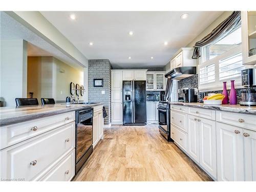 48 Robert Street, Welland, ON - Indoor Photo Showing Kitchen