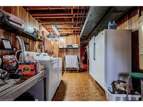 48 Robert Street, Welland, ON - Indoor Photo Showing Laundry Room