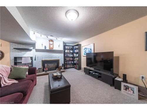 6442 Taylor Street, Niagara Falls, ON - Indoor Photo Showing Living Room With Fireplace