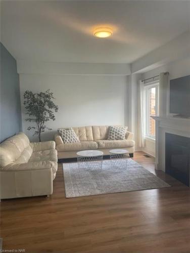 77 Sunset Way, Thorold, ON - Indoor Photo Showing Living Room With Fireplace