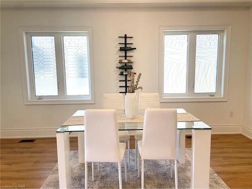 77 Sunset Way, Thorold, ON - Indoor Photo Showing Dining Room