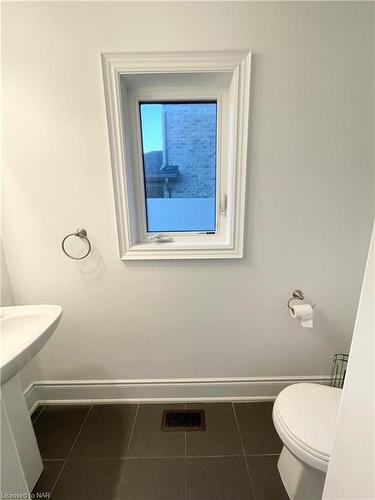 77 Sunset Way, Thorold, ON - Indoor Photo Showing Bathroom