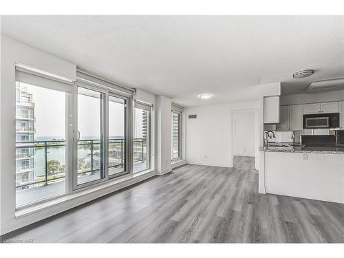 1211-2121 Lakeshore Boulevard W, Etobicoke, ON - Indoor Photo Showing Kitchen