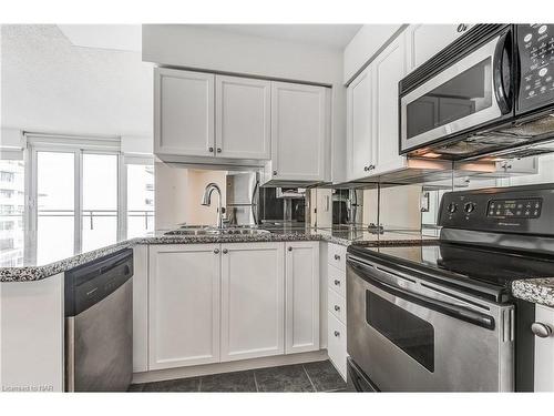 1211-2121 Lakeshore Boulevard W, Etobicoke, ON - Indoor Photo Showing Kitchen With Upgraded Kitchen