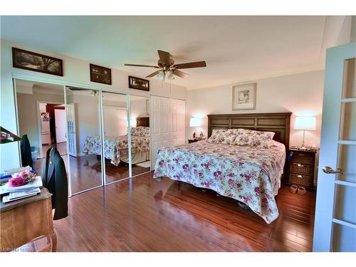 8 Henry Street, Niagara-On-The-Lake, ON - Indoor Photo Showing Bedroom