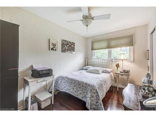 8 Henry Street, Niagara-On-The-Lake, ON - Indoor Photo Showing Bedroom