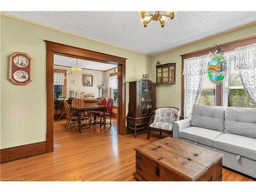 2225 North Shore Drive, Lowbanks, ON - Indoor Photo Showing Living Room