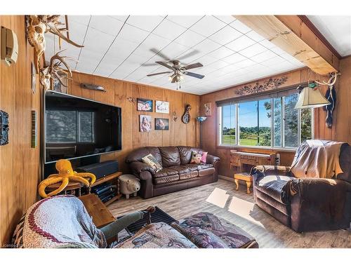 2225 North Shore Drive, Lowbanks, ON - Indoor Photo Showing Living Room