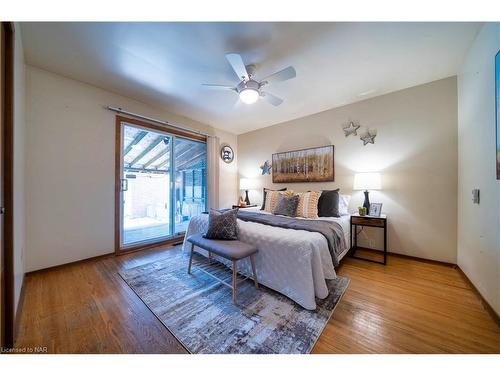 6820 Wilinger Street, Niagara Falls, ON - Indoor Photo Showing Bedroom