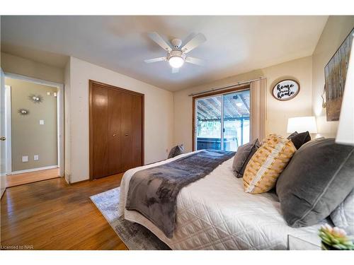 6820 Wilinger Street, Niagara Falls, ON - Indoor Photo Showing Bedroom