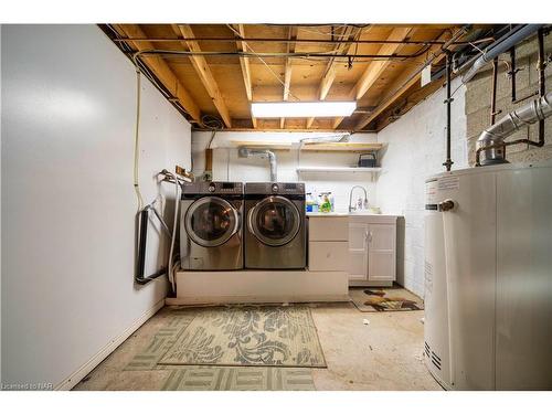 6820 Wilinger Street, Niagara Falls, ON - Indoor Photo Showing Laundry Room