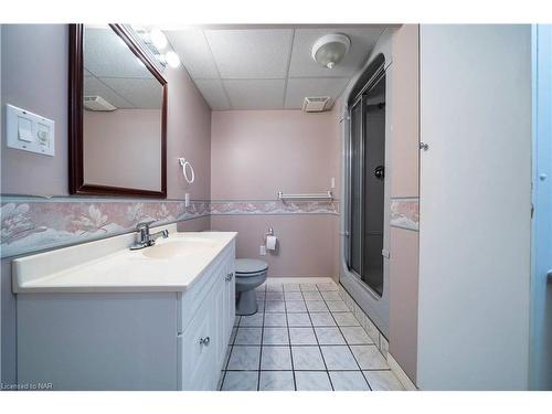 6820 Wilinger Street, Niagara Falls, ON - Indoor Photo Showing Bathroom