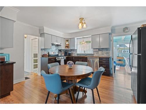 237 Cherryhill Blvd Boulevard S, Crystal Beach, ON - Indoor Photo Showing Dining Room