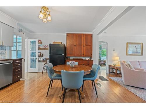 237 Cherryhill Blvd Boulevard S, Crystal Beach, ON - Indoor Photo Showing Dining Room