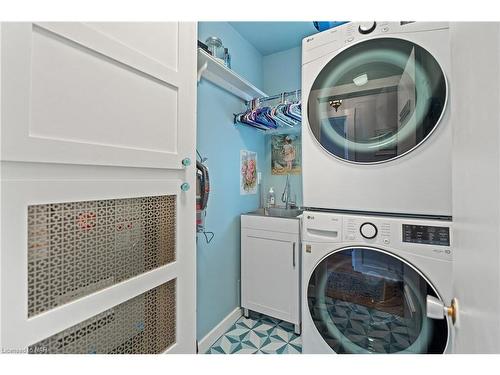 237 Cherryhill Blvd Boulevard S, Crystal Beach, ON - Indoor Photo Showing Laundry Room