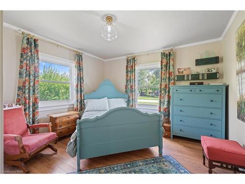 237 Cherryhill Blvd Boulevard S, Crystal Beach, ON - Indoor Photo Showing Bedroom