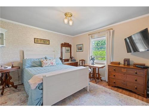 237 Cherryhill Blvd Boulevard S, Crystal Beach, ON - Indoor Photo Showing Bedroom