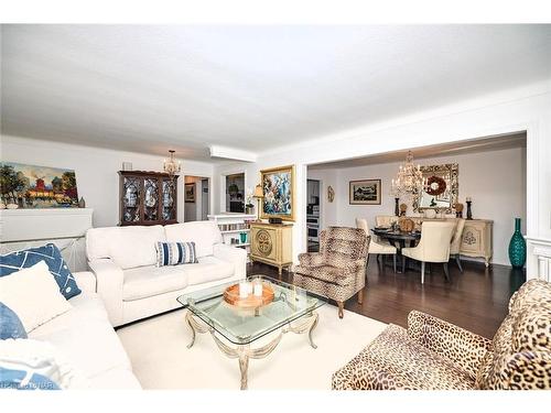 47 Monarch Park Drive, St. Catharines, ON - Indoor Photo Showing Living Room