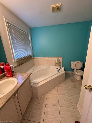 85 Young Crescent, Niagara-On-The-Lake, ON - Indoor Photo Showing Bathroom